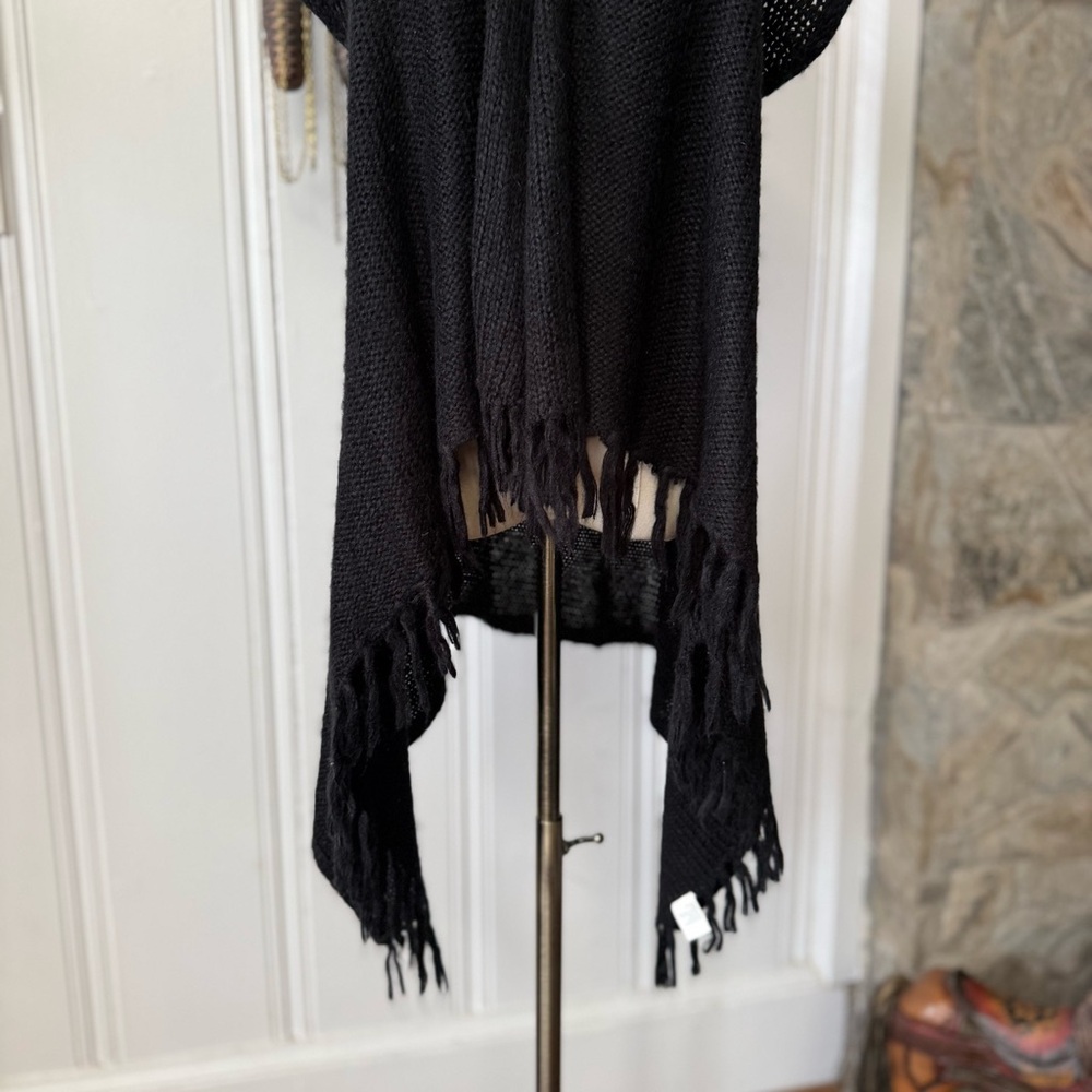 Short Sleeve Black Knit Fringe Shawl Sweater Small - Picture 2 of 5